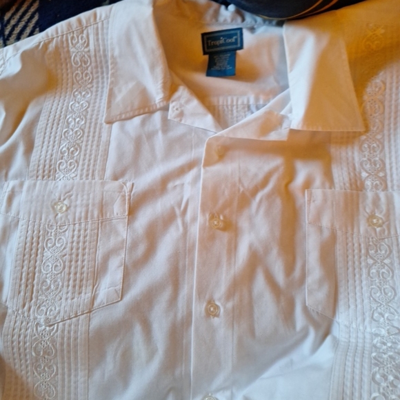 Mens Tropicool White decorated down the front on both sides.  Size 2X EUC - Picture 3 of 6